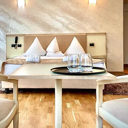 Paradis Κλουζ-Ναπόκα